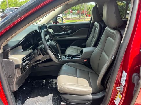Certified 2025 Lincoln Corsair AWD image 25