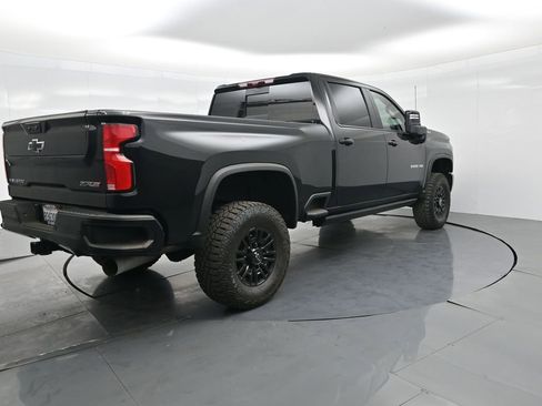 Used 2025 Chevrolet Silverado 2500 ZR2 w/ Technology Package image 33