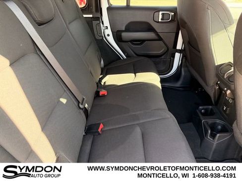 Used 2020 Jeep Wrangler Unlimited Sahara image 21