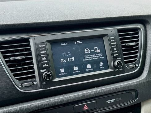 Used 2019 Kia Sedona LX FWD image 14