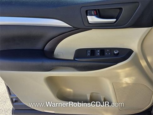 Used 2019 Toyota Highlander XLE image 33