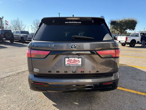 Used 2023 Toyota Sequoia Platinum image 6
