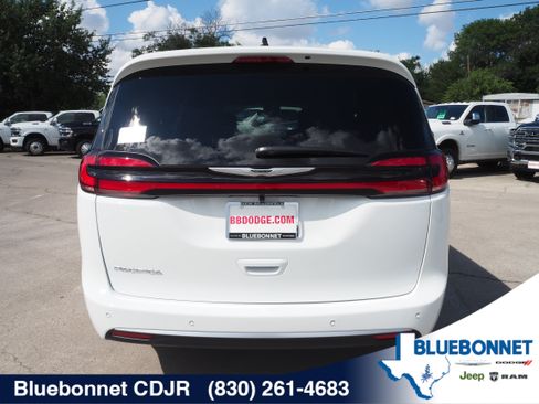 New 2026 Chrysler Pacifica Pinnacle FWD image 7