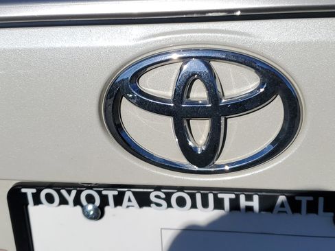 Used 2019 Toyota RAV4 Limited image 9