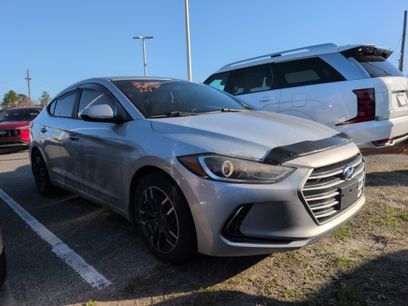 Used 2017 Hyundai Elantra SE w/ SE A/T Tech Package 03