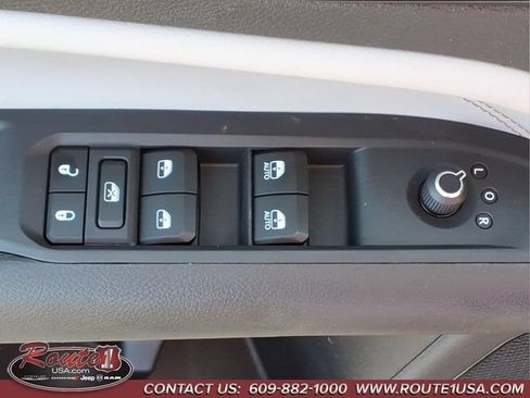 Used 2025 Jeep Compass Limited w/ Elite Group AWD/4WD image 26