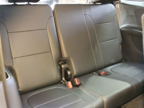 Used 2019 Chevrolet Traverse LT image 16