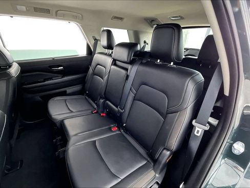 Used 2024 Nissan Pathfinder SL w/ Black Appearance Package AWD/4WD image 31