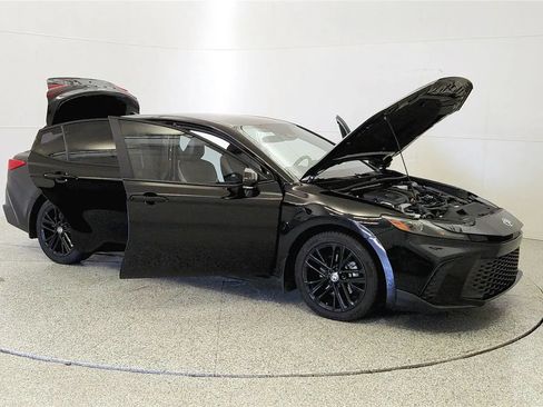Used 2025 Toyota Camry SE FWD image 10