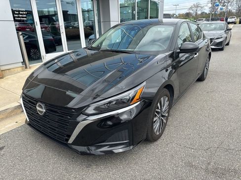 Used 2025 Nissan Altima 2.5 SV image 1