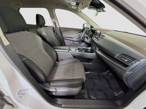 Used 2023 Nissan Rogue SV image 29