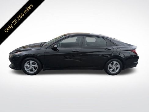 Certified 2023 Hyundai Elantra SE FWD image 2