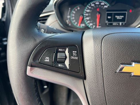 Used 2022 Chevrolet Trax LT w/ LT Convenience Package image 37