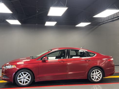 Used 2016 Ford Fusion SE FWD image 3