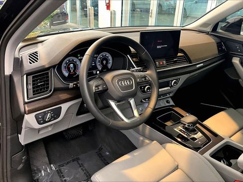 Certified 2025 Audi Q5 2.0T Premium Plus w/ Premium Plus Package image 18