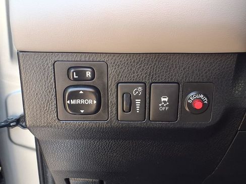 Used 2013 Toyota RAV4 XLE FWD image 5