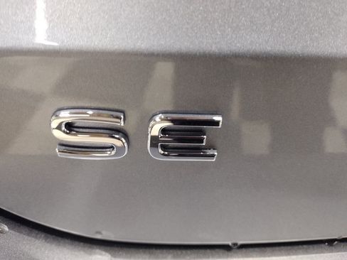 New 2025 Volkswagen Taos SE image 14