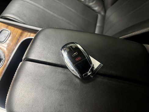 Used 2018 Bentley Bentayga AWD/4WD image 39