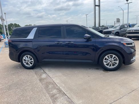 Used 2022 Kia Carnival LX image 4