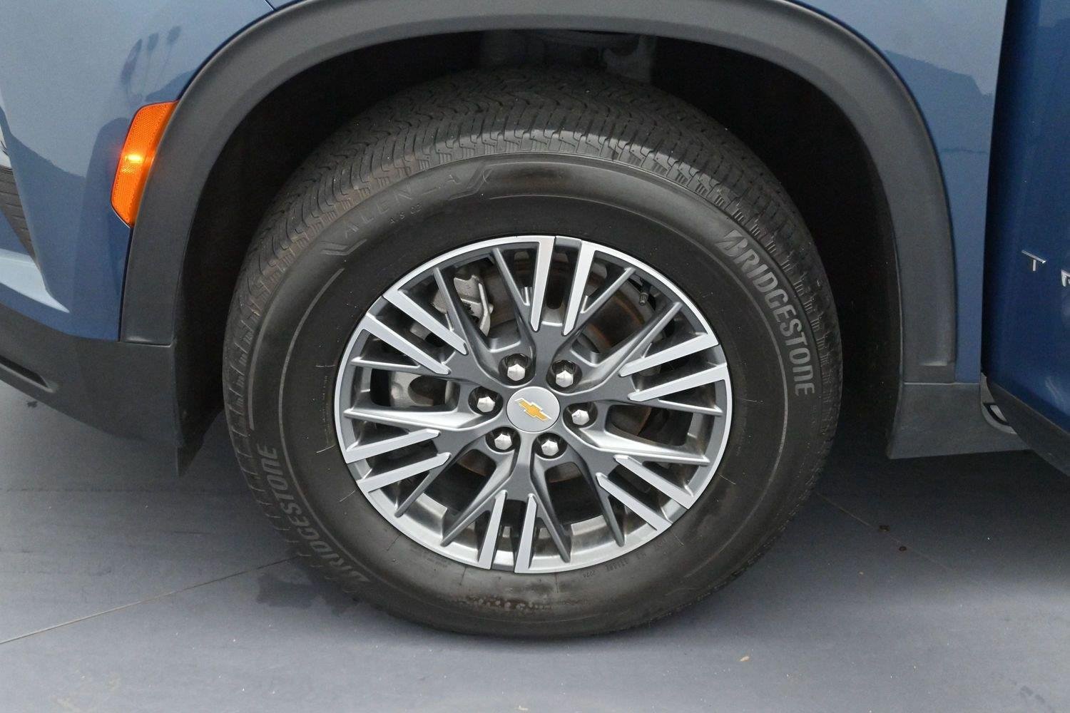 Used 2024 Chevrolet Traverse LT w/ LPO, Floor Liner Package FWD image 31