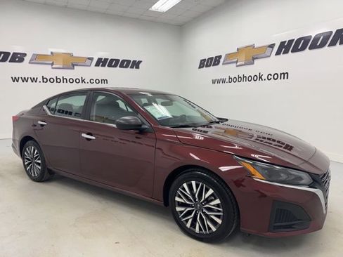 Used 2025 Nissan Altima 2.5 SV image 3