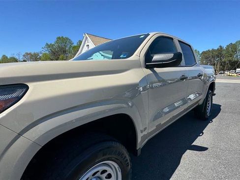 Used 2024 Chevrolet Colorado W/T image 10