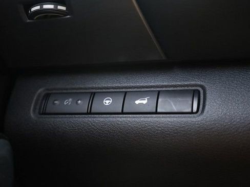 Certified 2025 Nissan Pathfinder SL FWD image 18