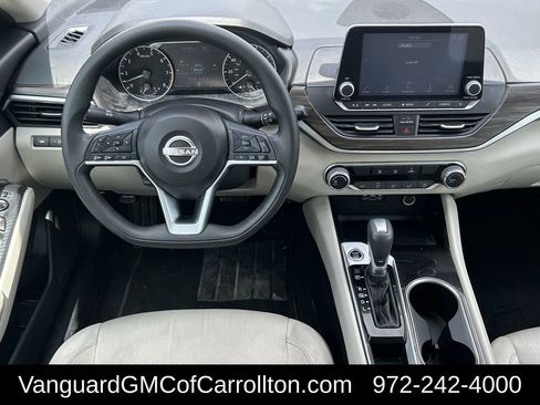 Used 2024 Nissan Altima 2.5 SV image 11