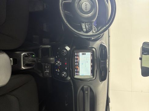 Used 2020 Jeep Renegade Altitude w/ UConnect 8.4 Nav Group FWD image 27
