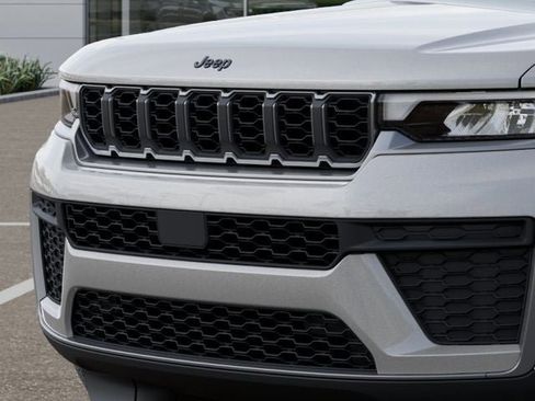 New 2026 Jeep Grand Cherokee Altitude AWD/4WD image 11