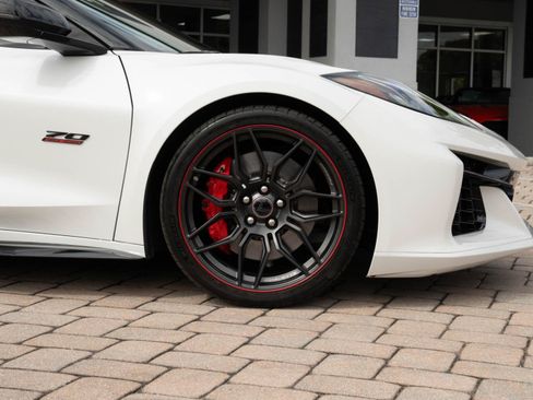 Used 2023 Chevrolet Corvette Z06 RWD image 16