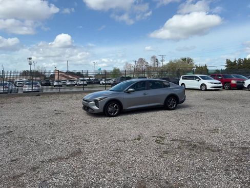 Used 2025 Kia K4 LXS image 9