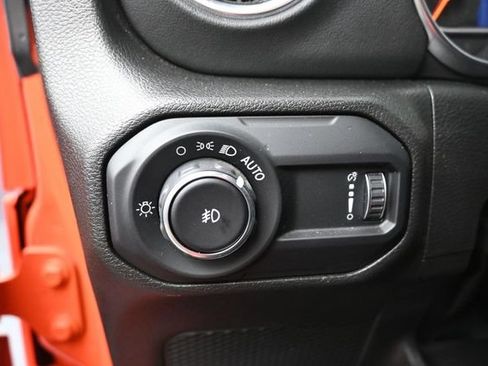 Used 2023 Jeep Wrangler Unlimited Sahara w/ LED Lighting Group AWD/4WD image 15