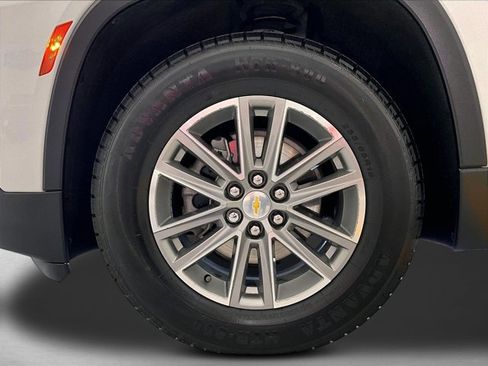 Used 2023 Chevrolet Traverse LT image 10