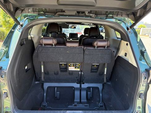 Used 2024 Toyota Sienna Platinum AWD/4WD image 16