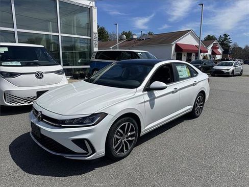 New 2025 Volkswagen Jetta SE FWD image 2