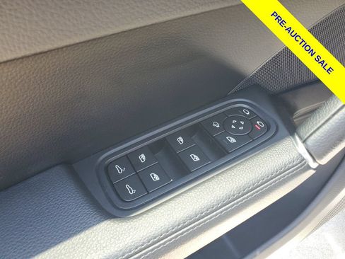 Used 2023 Porsche Cayenne AWD/4WD image 21