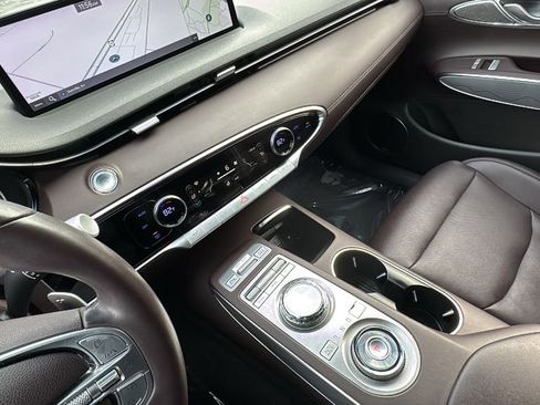 Used 2022 Genesis GV70 2.5T w/ Advanced Package image 24