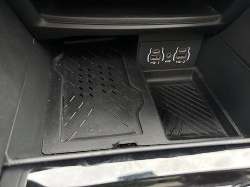 Used 2025 Chrysler Pacifica Limited image 27