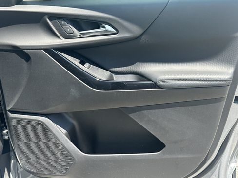 Used 2025 Chevrolet Equinox LT FWD image 14