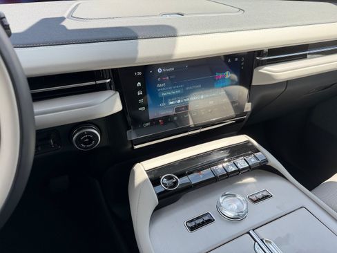 New 2026 Lincoln Navigator L Reserve AWD/4WD image 23