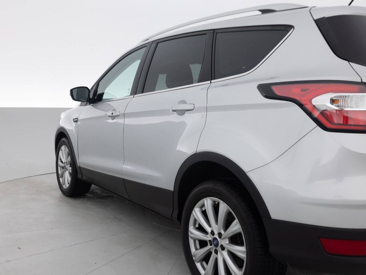 Used 2017 Ford Escape Titanium FWD image 13