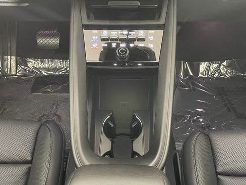 Used 2025 Porsche Macan Electric image 20