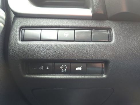 Used 2025 Nissan Rogue SV image 11