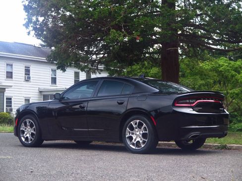 Used 2016 Dodge Charger SXT w/ AWD Plus Group image 3