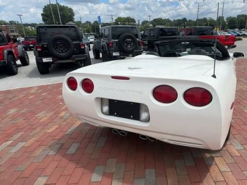 Used 2003 Chevrolet Corvette Convertible RWD image 2
