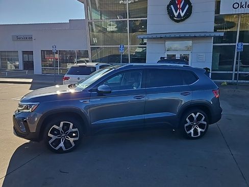 Used 2022 Volkswagen Taos SEL image 8