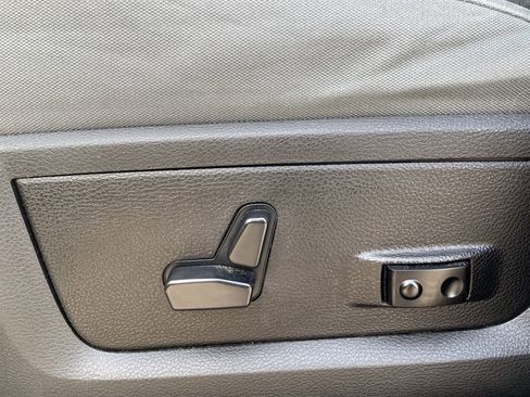 Certified 2020 RAM 1500 Classic SLT w/ Luxury Group image 20