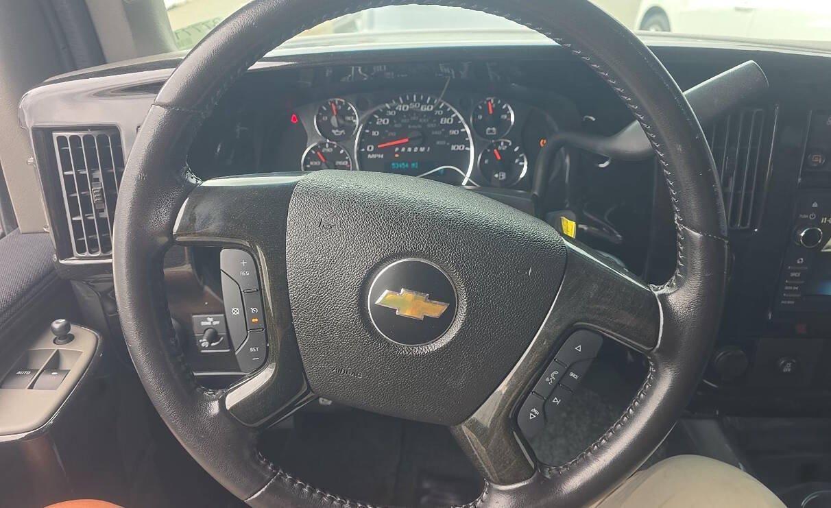 Used 2016 Chevrolet Express 2500 RWD image 22