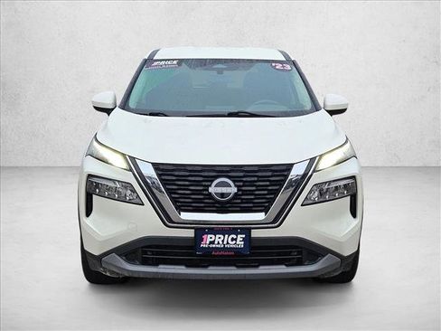 Used 2023 Nissan Rogue SV image 2